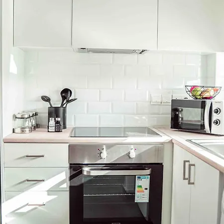 Kato 2bdr | Prime Location By Vichy Holidays Apartment *