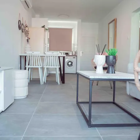 Kato 2bdr | Prime Location By Vichy Holidays Apartment
