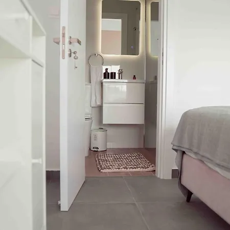 Kato 2bdr | Prime Location By Vichy Holidays Apartment *